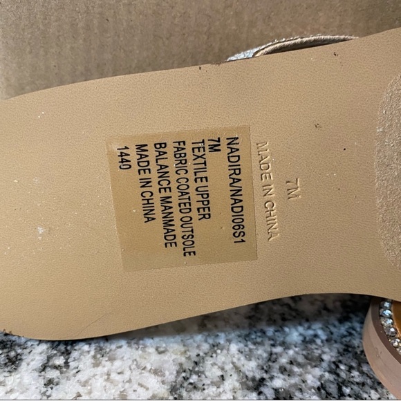 Steve Madden NADRIA RHINESTONES Flip Flops. Size 7. NWT .25 inch heel height - Picture 7 of 8